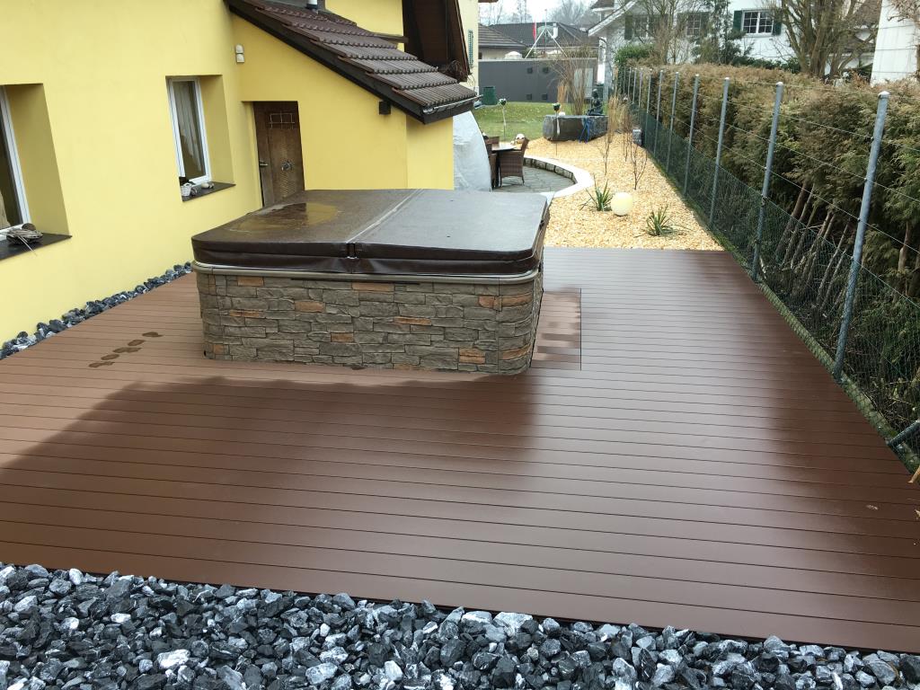 Gartenumänderung Whirlpool mit Steinbeet von Gartenbau Michi Matter, Kölliken im Kanton Aargau
