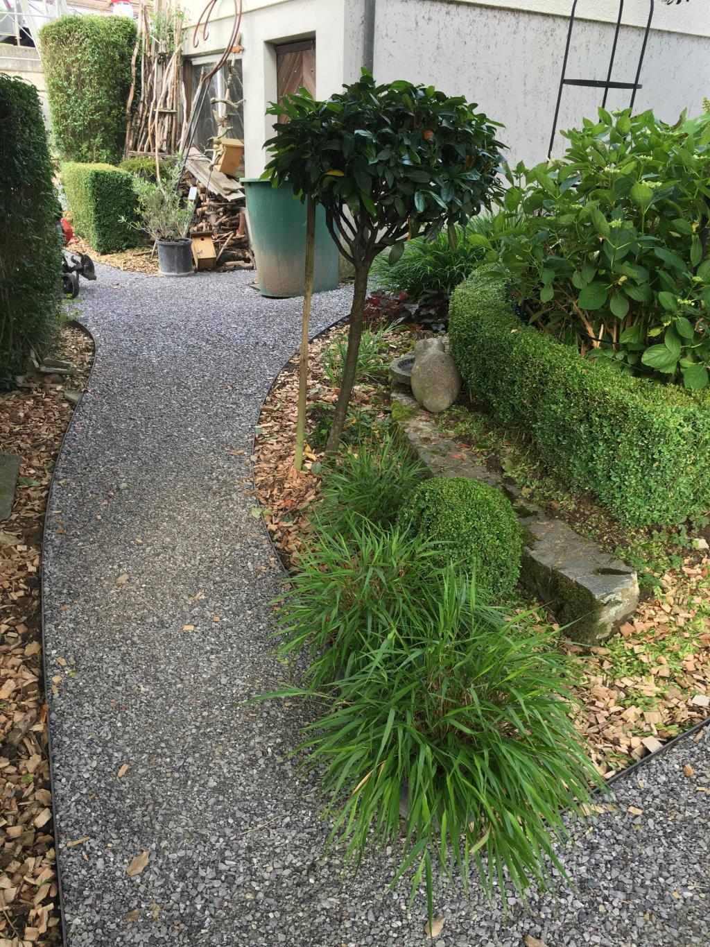 Gartenumänderung Kiesweg neu gemacht von Gartenbau Michi Matter, Kölliken im Kanton Aargau