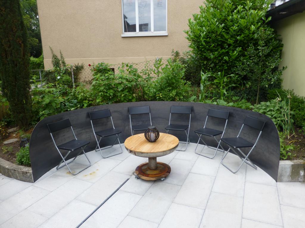 Sitzplatz mit Gartenplatten von Gartenbau Michi Matter, Kölliken Aargau