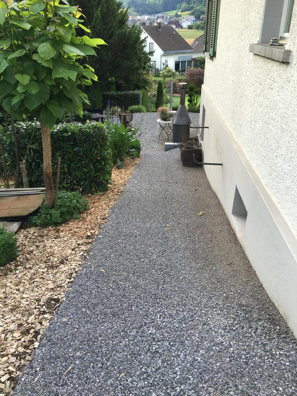 Gartenumänderung Kiesweg neu gemacht von Gartenbau Michi Matter, Kölliken im Kanton Aargau